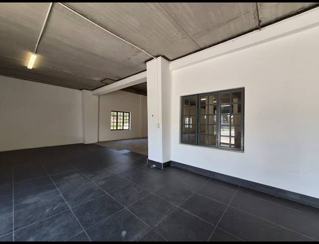 346M² RETAIL TO LET IN HALFWAY HOUSE